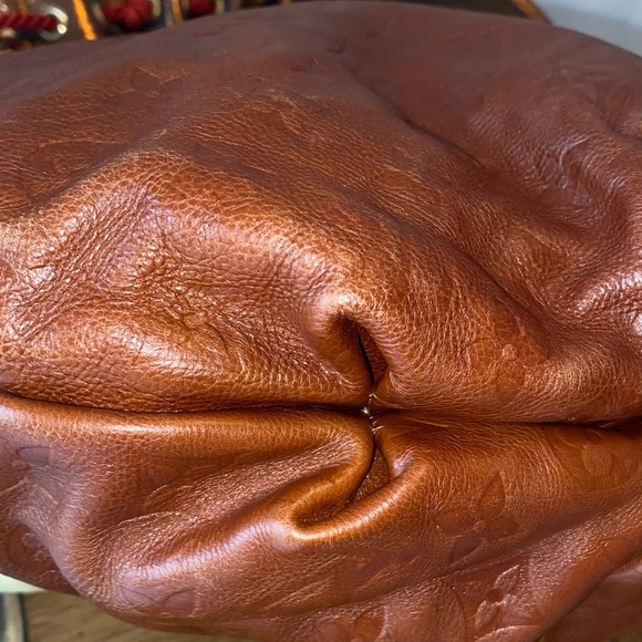 Louis Vuitton Kalahari GM - Picture 8 of 17